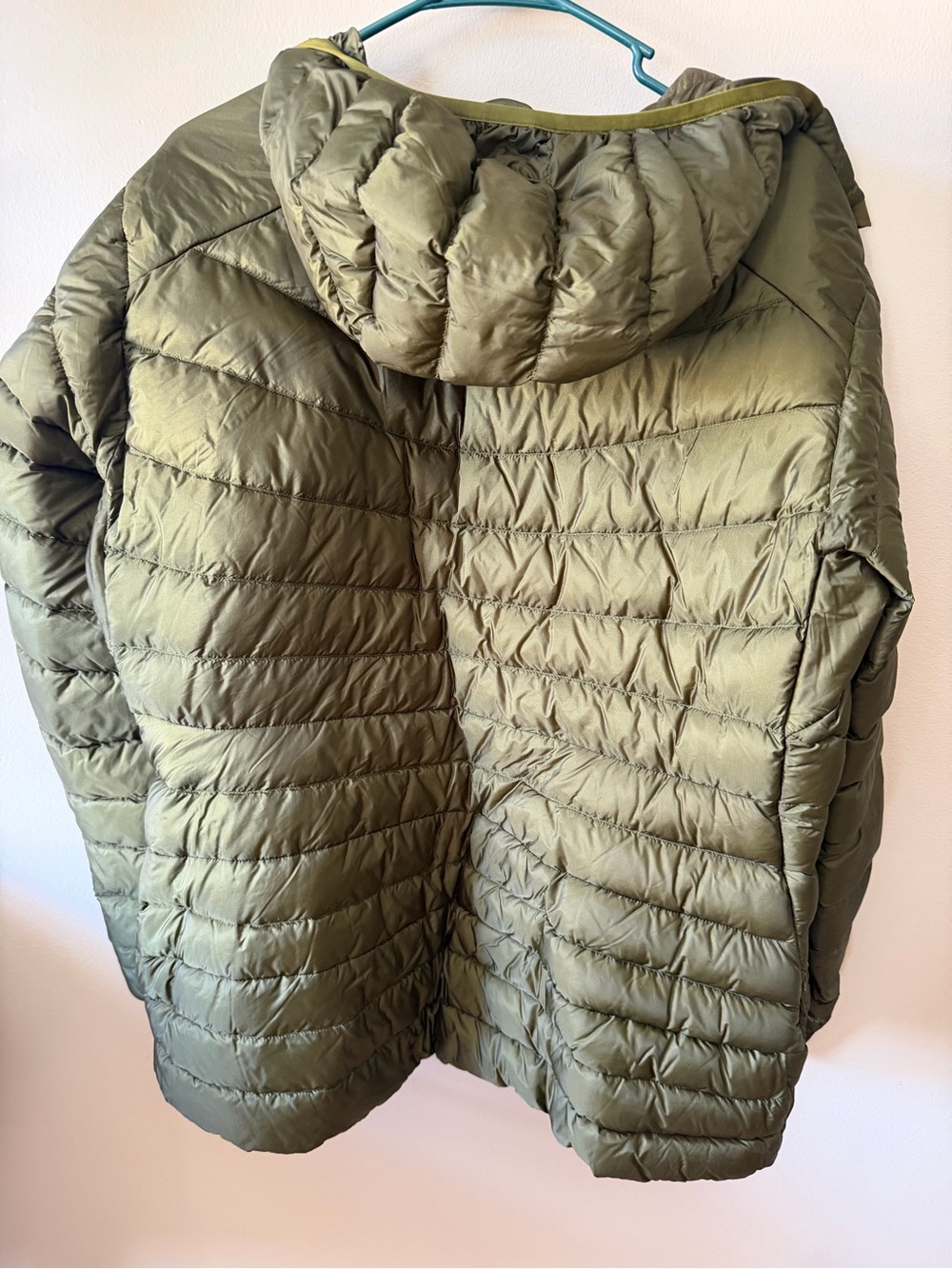 Arc'teryx Women’s Olive Green Hooded Lightweight Puffer Jacket - Picture 5 of 8